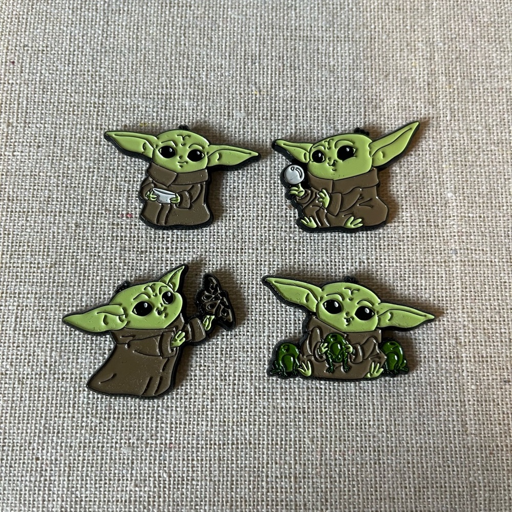 The Mandalorian Grogu Pin Set